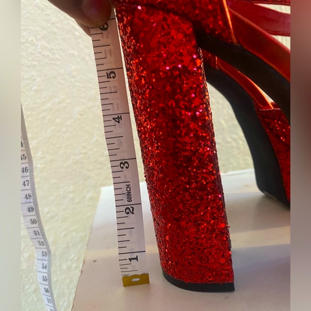 Red Heels 👠 - Picture 3 of 12